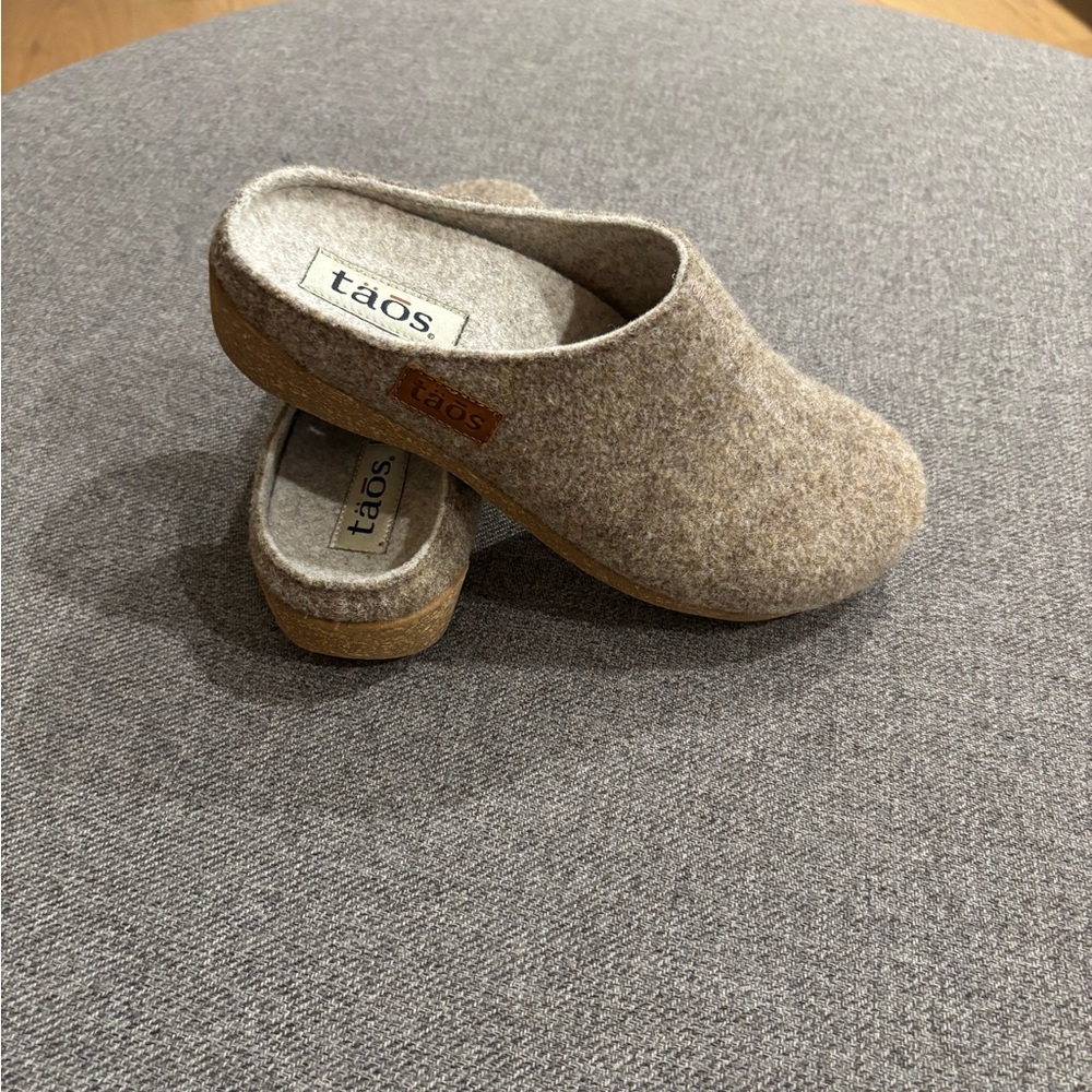 Like New Taos Woollery Clogs